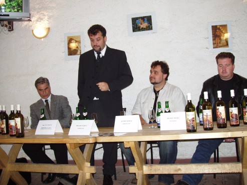 kliknutm na fotografii se dostanete zpt do galerie