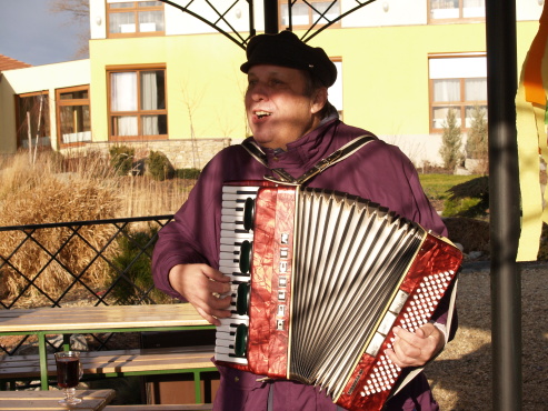 kliknutm na fotografii se dostanete zpt do galerie