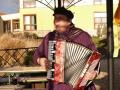 Na zabjace neme chybt ani harmonika ....