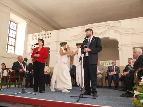 kliknutm na fotografii se dostanete zpt do galerie