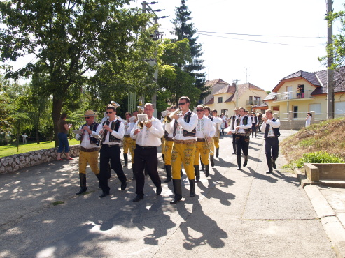 kliknutm na fotografii se dostanete zpt do galerie