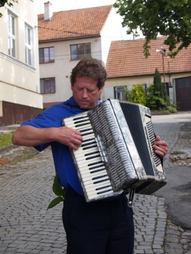 kliknutm na fotografii se dostanete zpt do galerie