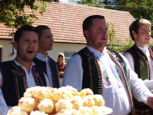 kliknutm na fotografii se dostanete zpt do galerie