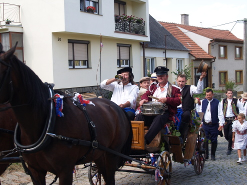 kliknutm na fotografii se dostanete zpt do galerie